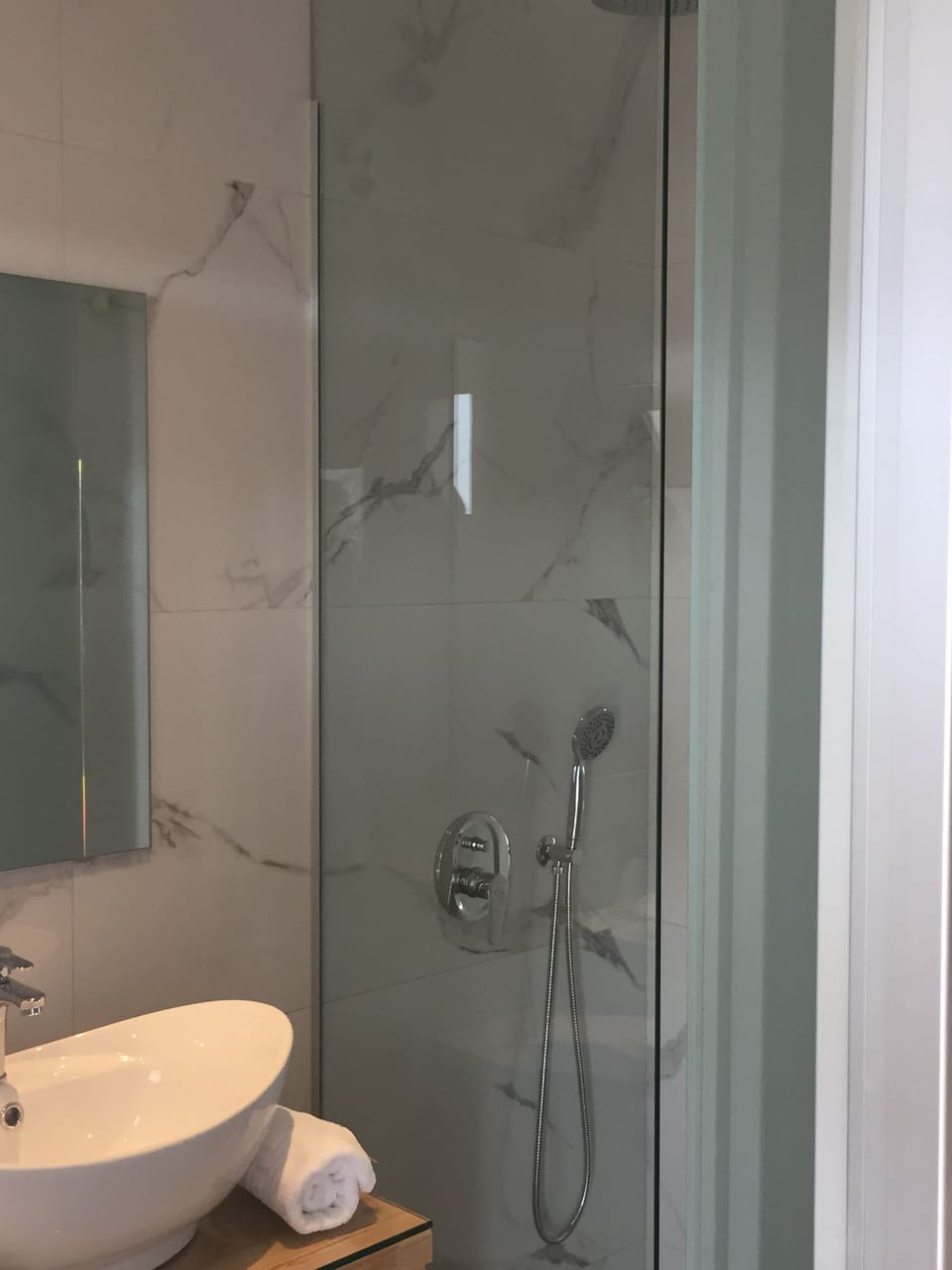Superior Double Room, 1 King Bed, Balcony, City View | Bathroom | Shower, rainfall showerhead, hair dryer