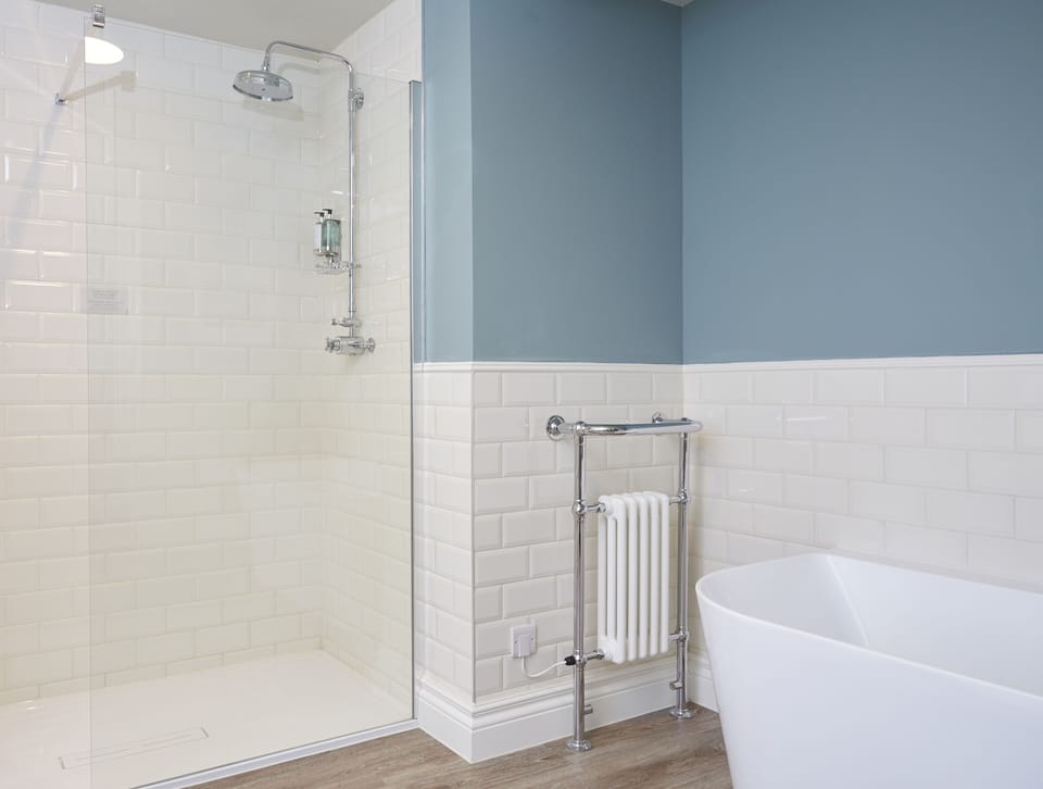 Superior Room | Bathroom | Combined shower/tub