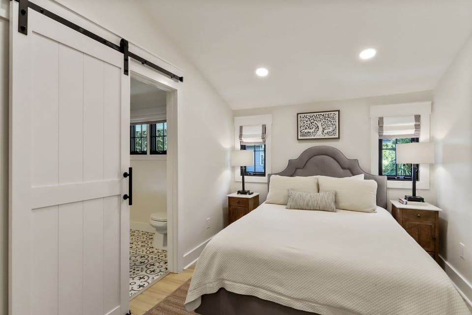 queen bedroom