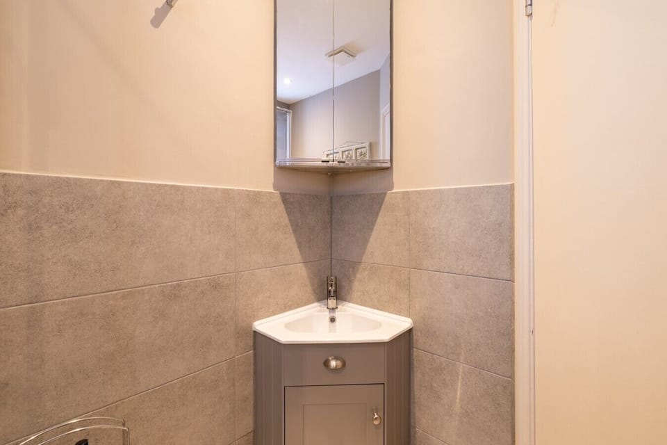 Bathroom floor 1