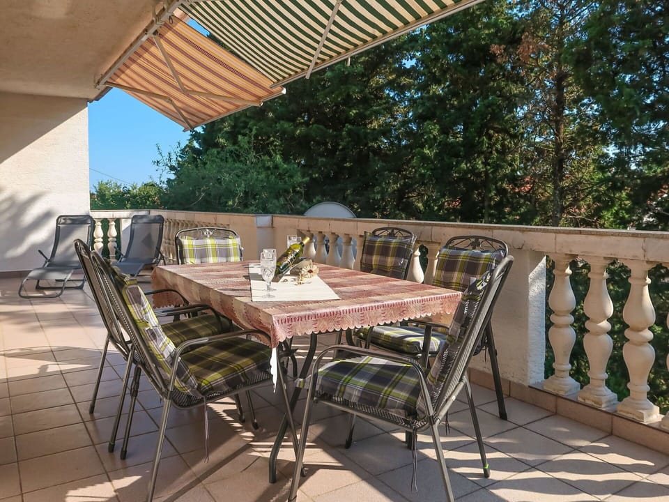 Table, Furniture, Property, Outdoor Table, Wood, Chair, Outdoor Furniture, Shade, Tree, Interior Design