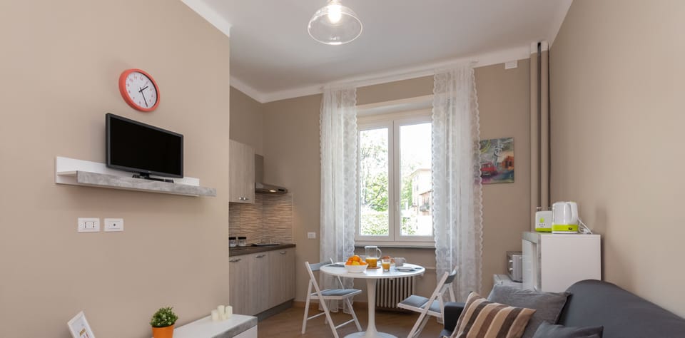 Apartment | Living area | 32-inch flat-screen TV with digital channels, TV