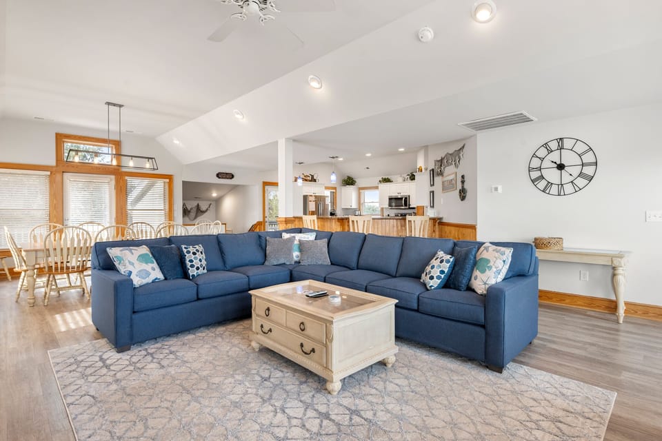 DU913: Rescued | Top Level Living Area