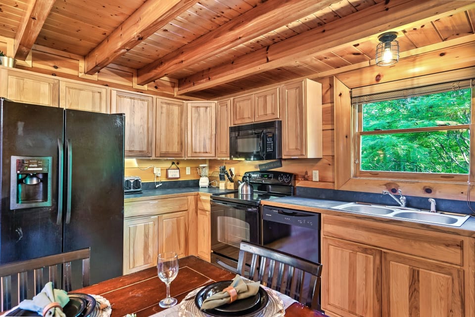 Deluxe Cabin, 6 Bedrooms, Hot Tub, Mountain View | Private kitchen | Full-size fridge, microwave, oven, stovetop