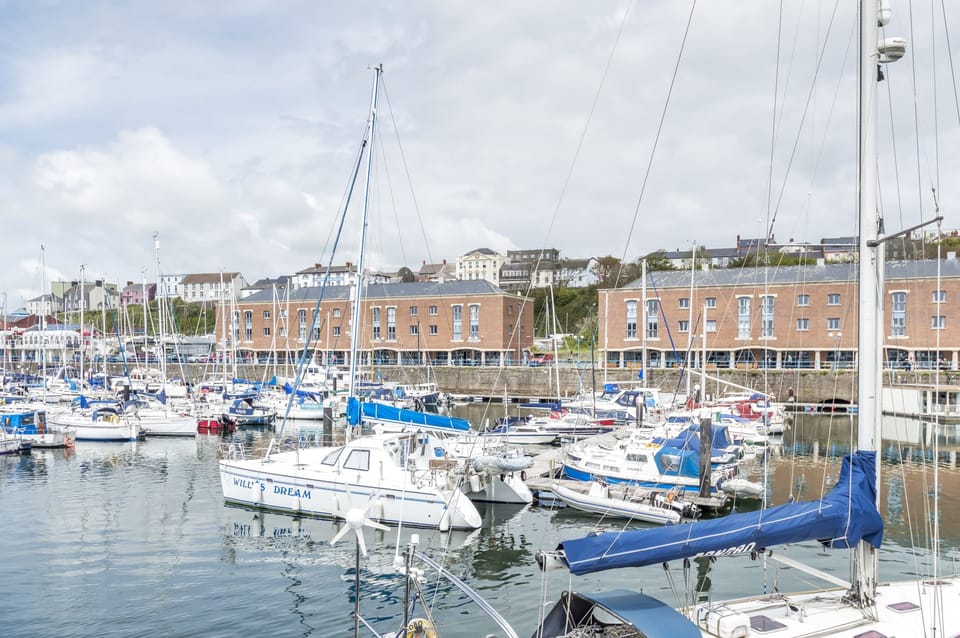 Marina View - 3 Bedroom - Milford Haven Apartment in Wales