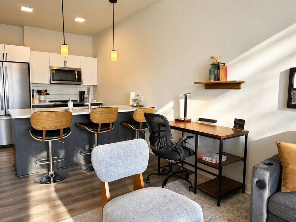 A dedicated workspace designed for clarity and high-speed productivity, so you can own your workday from the heart of the city