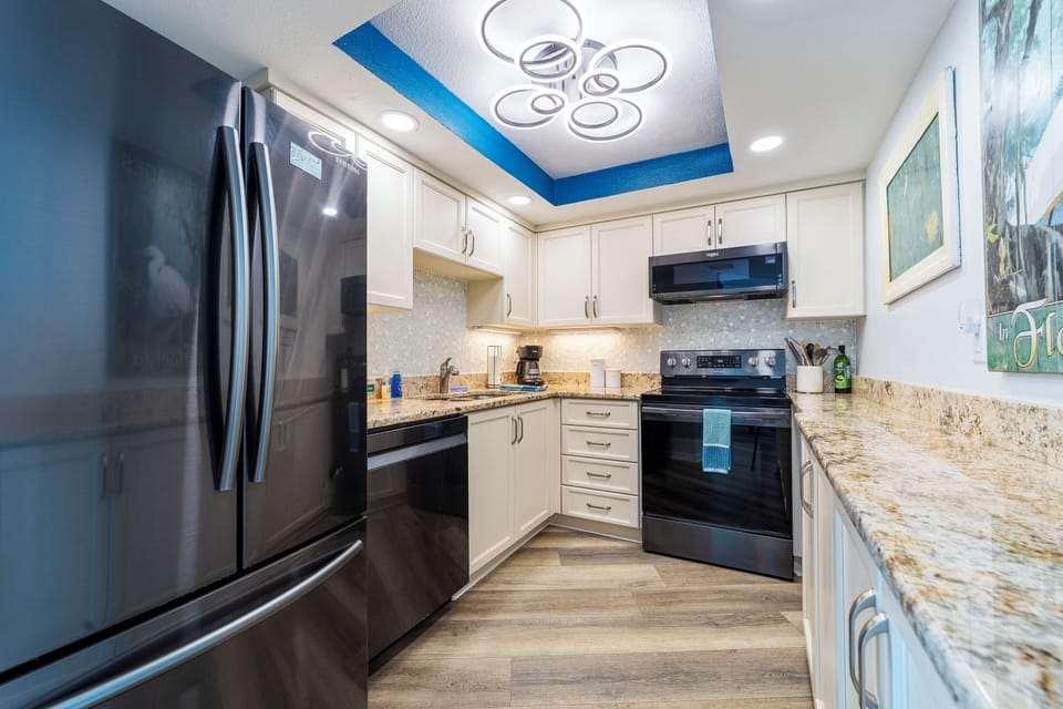 Full size kitchen