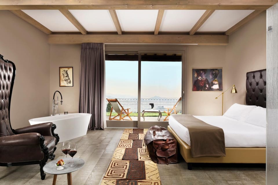 Junior Suite | Hypo-allergenic bedding available, in-room safe, desk