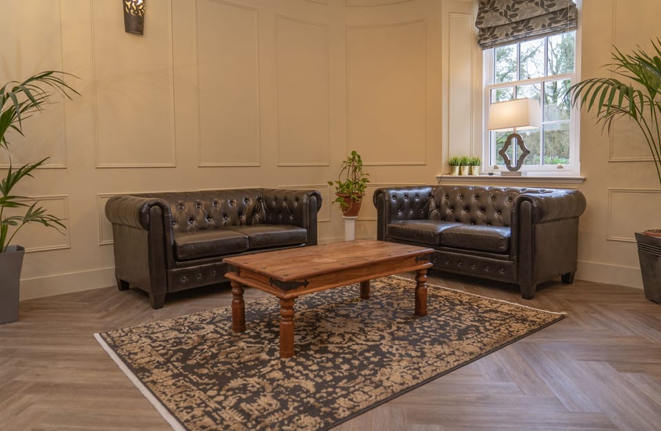 Lunch and dinner served