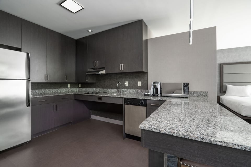 Full-size fridge, microwave, stovetop, dishwasher