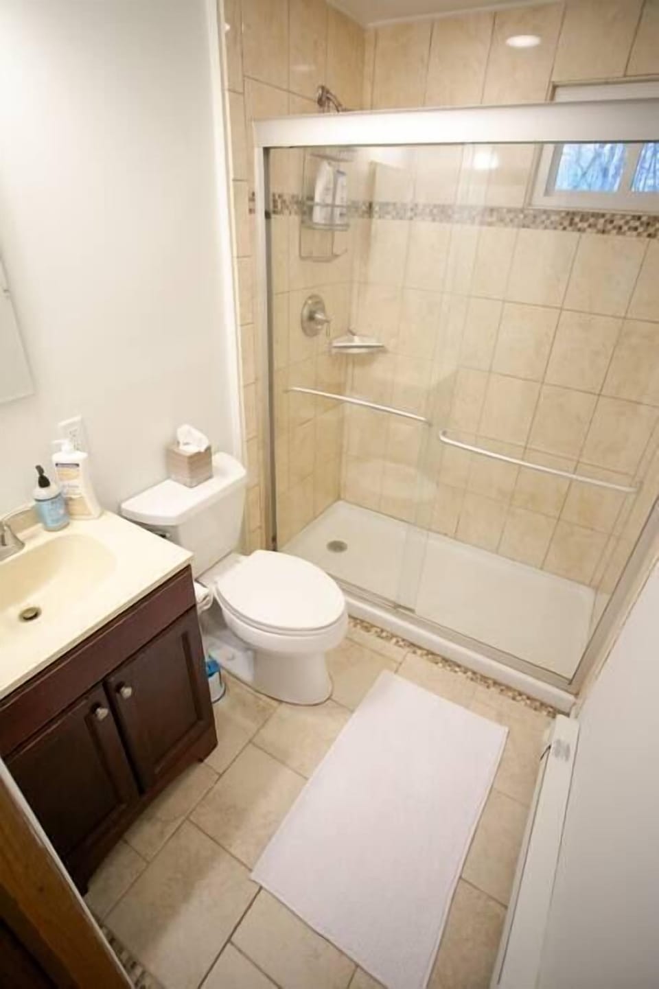 Main full bathroom