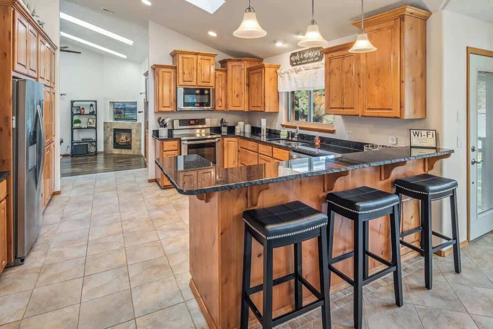 Barstool seating for 3 at the breakfast bar