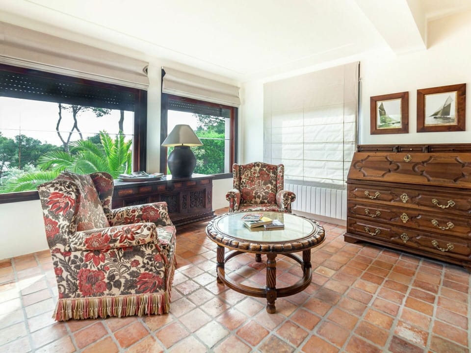 Furniture, Plant, Property, Couch, Cabinetry, Table, Wood, Interior Design, Picture Frame, Drawer