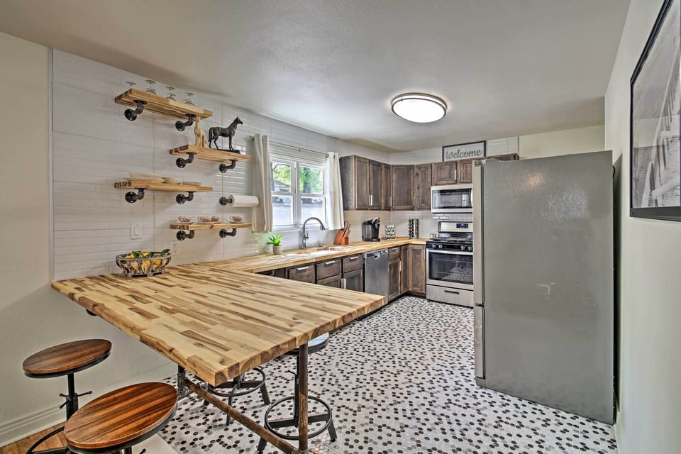 Kitchen | Breakfast Bar