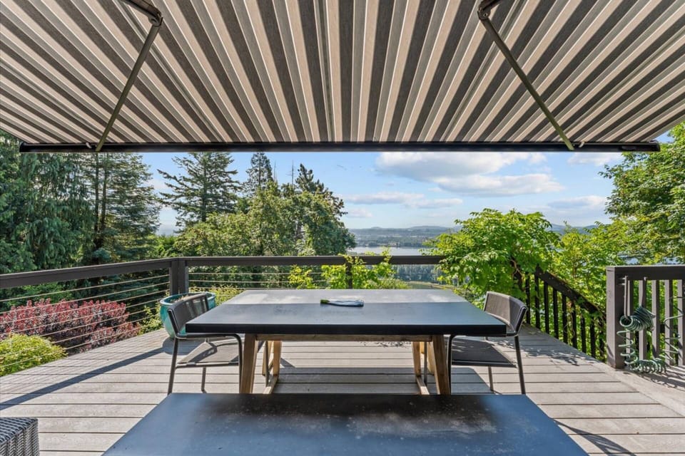 "House is amazing for a larger group. Beautiful views, plenty of room and lots of amenities. Thank you!" - Chris