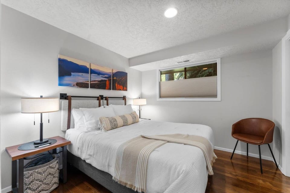 "We loved staying here. It was the perfect place to celebrate the holidays. The views are amazing and seeing deer every morning was so special."-Donna