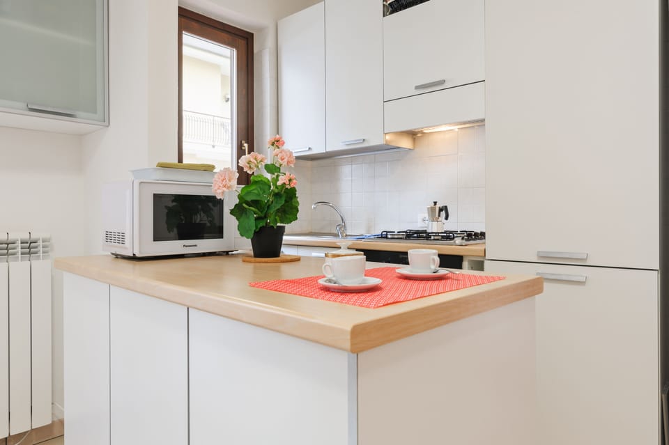 Apartment, 1 Bedroom | Private kitchen | Full-size fridge, microwave, oven, stovetop