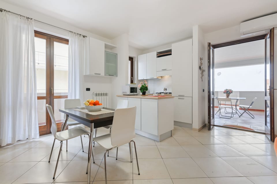 Apartment, 1 Bedroom | Private kitchen | Full-size fridge, microwave, oven, stovetop