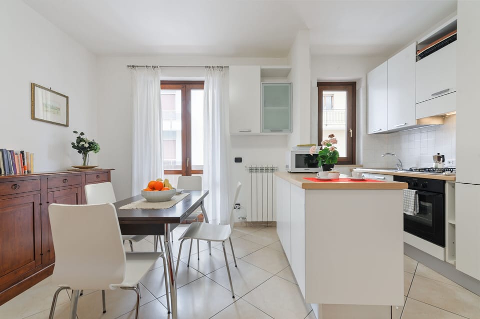 Apartment, 1 Bedroom | Private kitchen | Full-size fridge, microwave, oven, stovetop