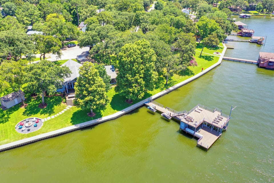 Lakefront Property | Driveway (4 Vehicles) | Street Parking (1 Vehicle)