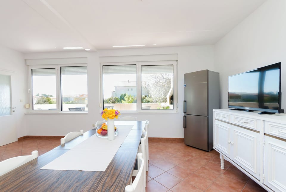 Apartment (A1) | Dining