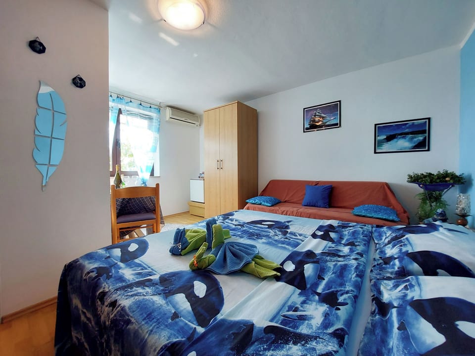 Room (S1) | 2 bedrooms, WiFi (free)