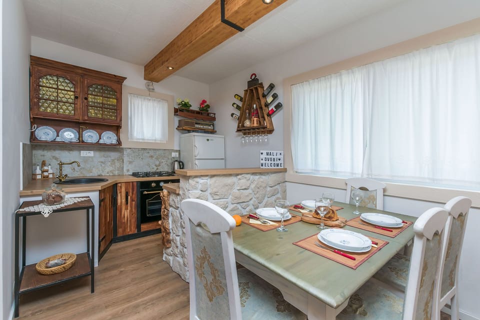 House | Private kitchen | Fridge, oven, stovetop, electric kettle