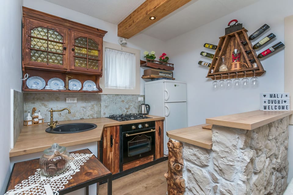 House | Private kitchen | Fridge, oven, stovetop, electric kettle