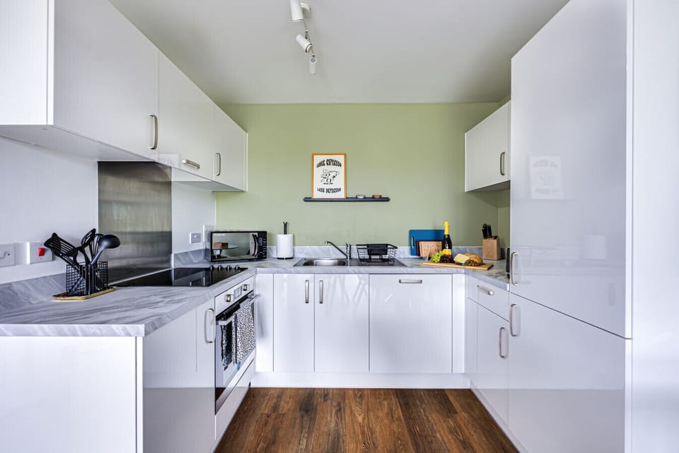 A fully equipped kitchen with everything you need to prepare a home cooked meal.