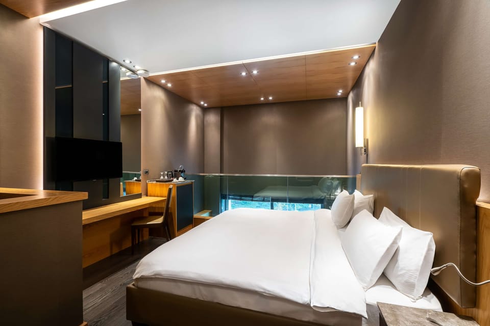 Suite, Jetted Tub (Loft) | In-room safe, desk, laptop workspace, blackout drapes