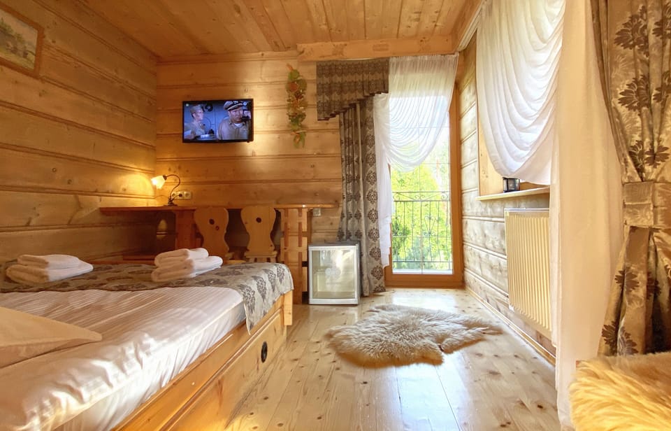 Deluxe Double Room, 1 Double Bed, Garden View, Garden Area | Living area | 32-inch flat-screen TV with digital channels, TV
