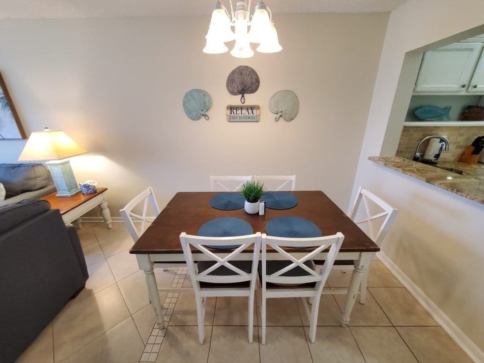 Condo, 2 Bedrooms | Dining