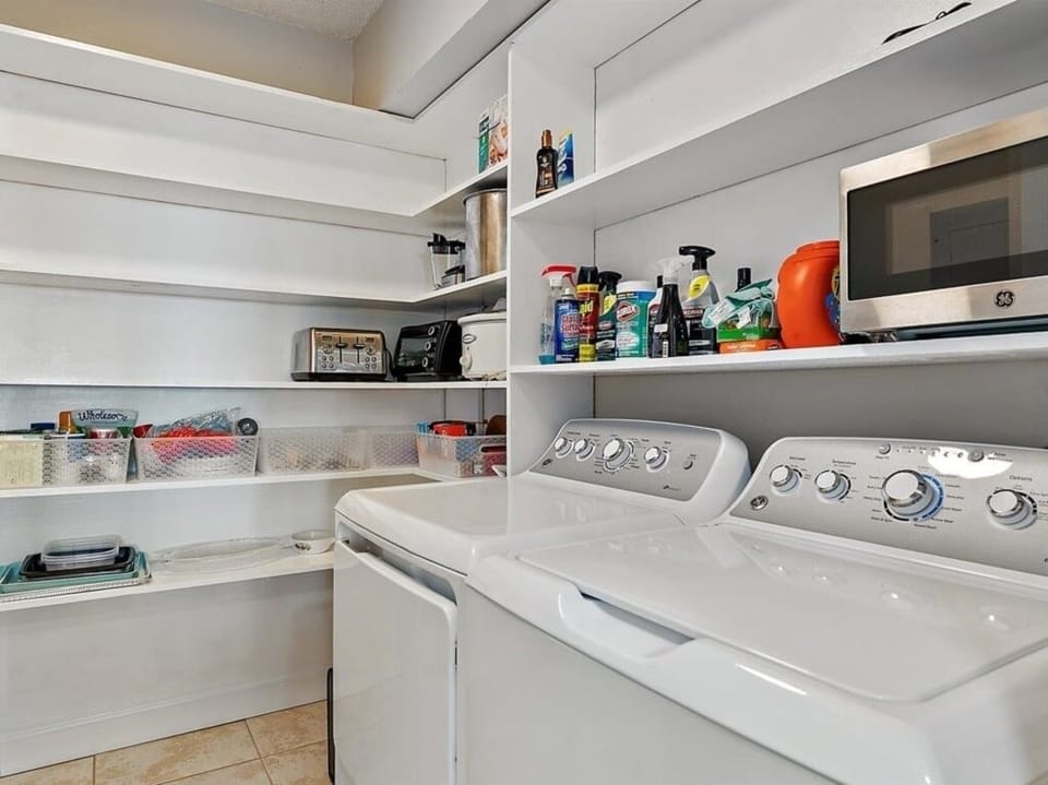 Condo, 2 Bedrooms | Private kitchen | Microwave, dishwasher