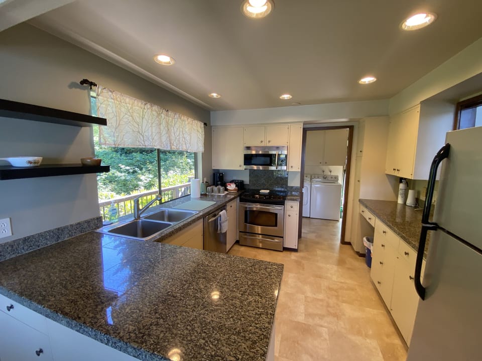 House, 3 Bedrooms | Private kitchen | Fridge, microwave, oven, dishwasher