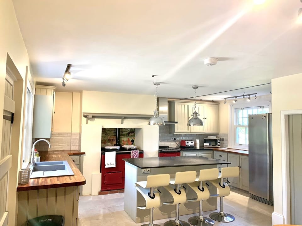 House | Private kitchen | Fridge, microwave, oven, stovetop