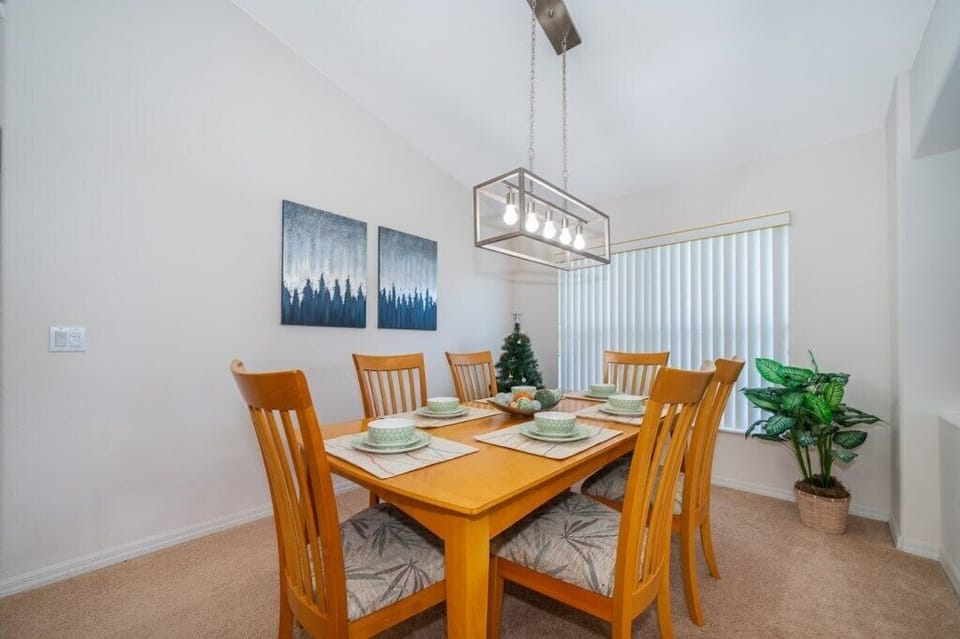 Formal Dining with seating for 6 guests