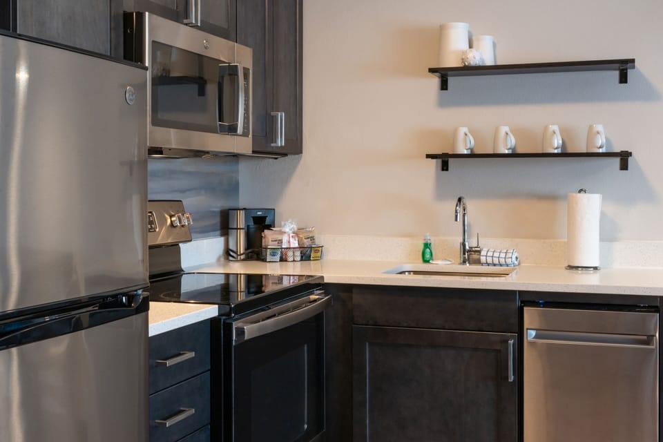 Suite, 1 Bedroom | Private kitchen | Coffee/tea maker
