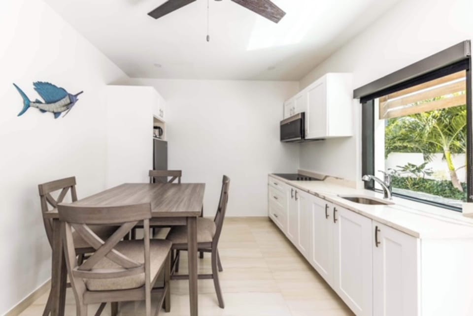 Executive Single Room, 1 Bedroom | Private kitchen | Coffee/tea maker, microwave, dishwasher, electric kettle