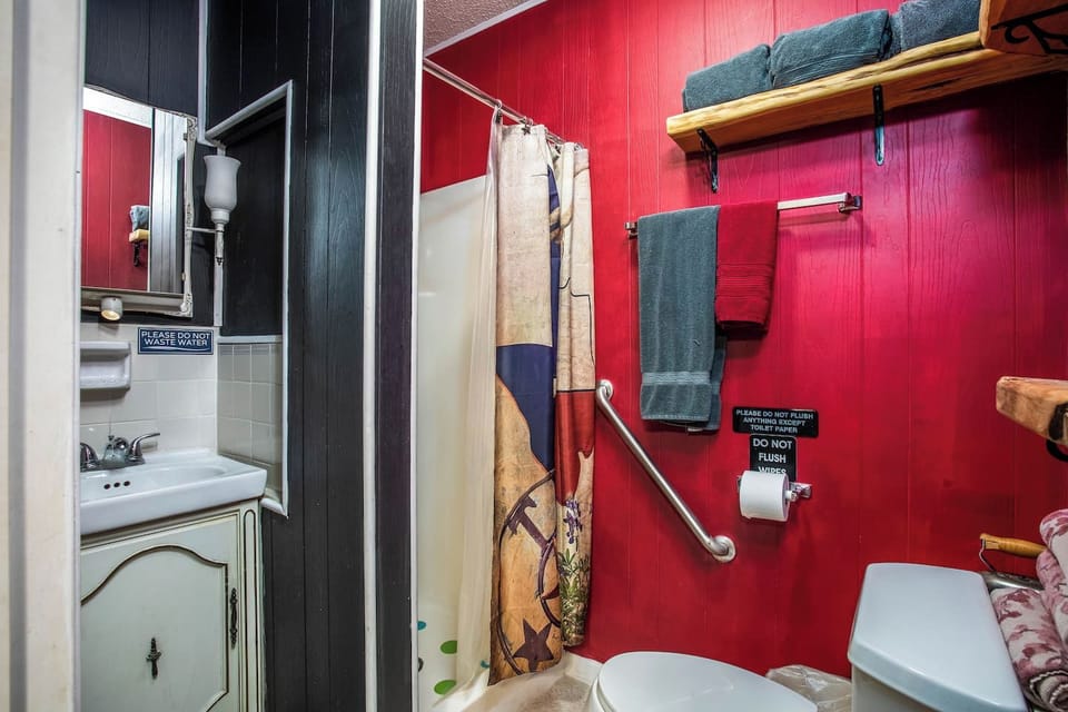 There are two full baths with showers at the Retreat, both decked out with fresh linens.