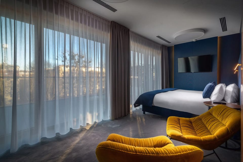 ROYAL DREAM | Premium bedding, down comforters, memory foam beds, in-room safe