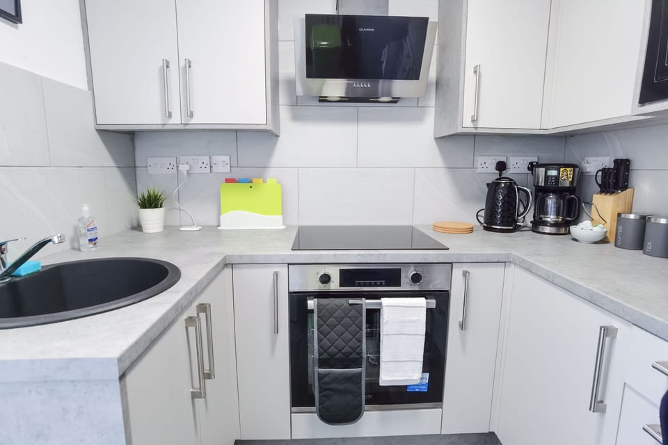 House | Private kitchen | Mini-fridge, microwave, oven, stovetop