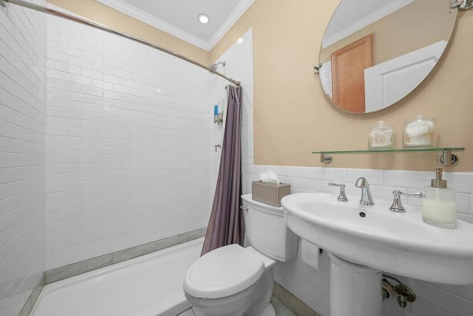 2 Identical Baths off the hall 
