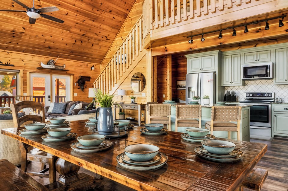 Dining for 8-10 at the table