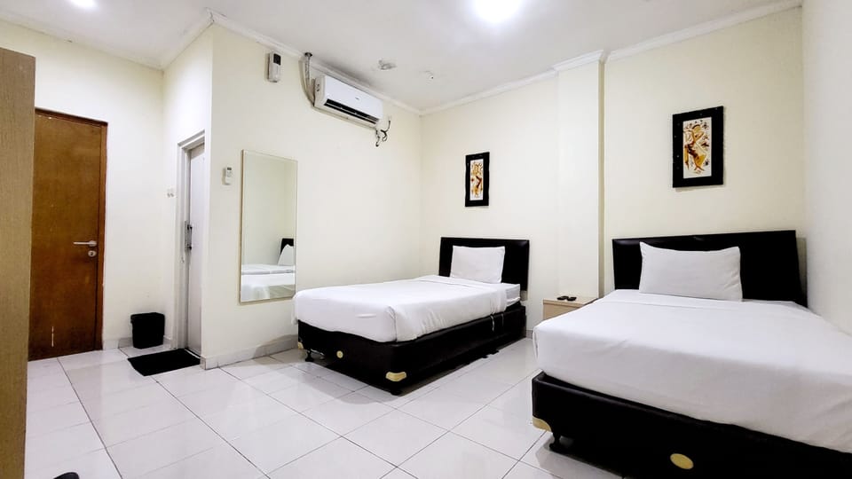 Standard Twin | Desk, free WiFi, bed sheets