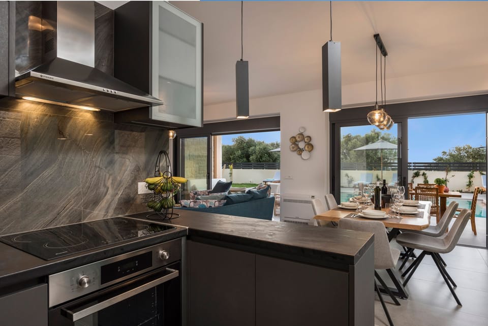 Fully equipped kitchen.