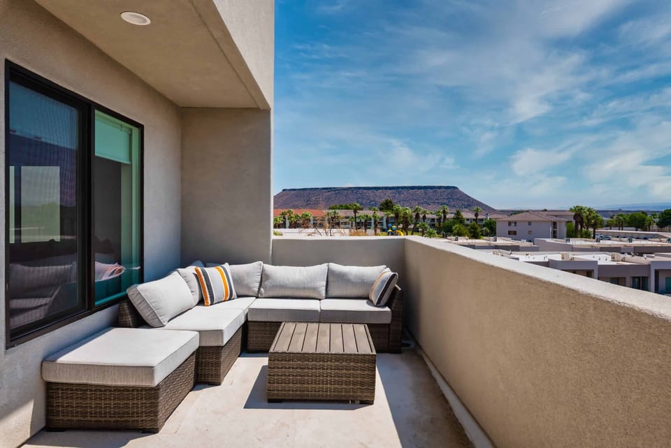 Townhome, 5 Bedrooms | Property grounds