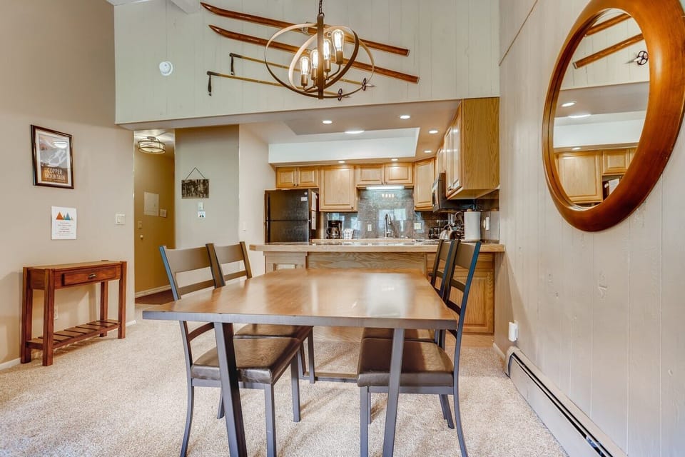 CV202 Dining Area