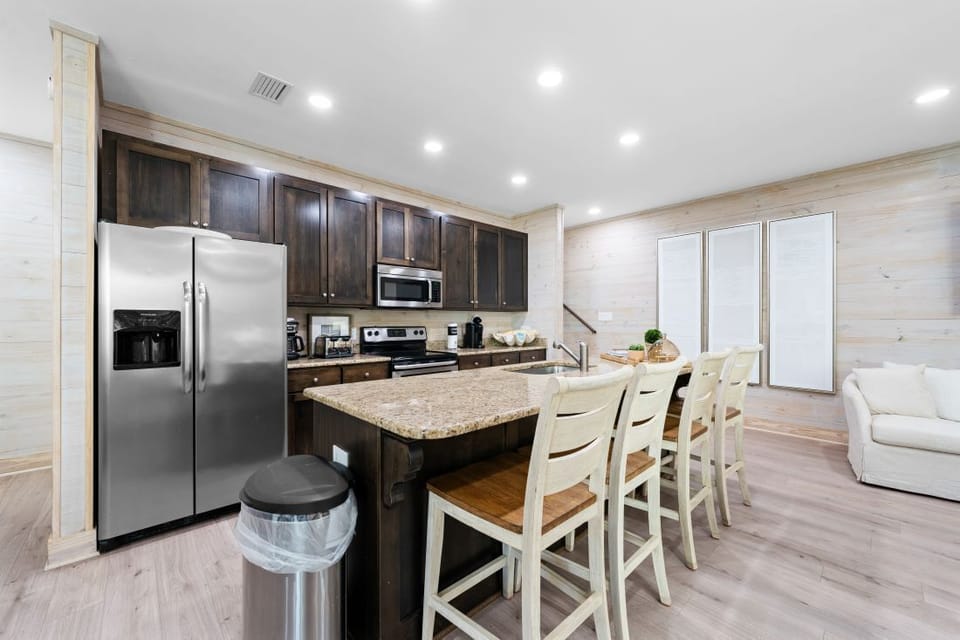 Lil J's Getaway Kitchen Island Seating for 4
