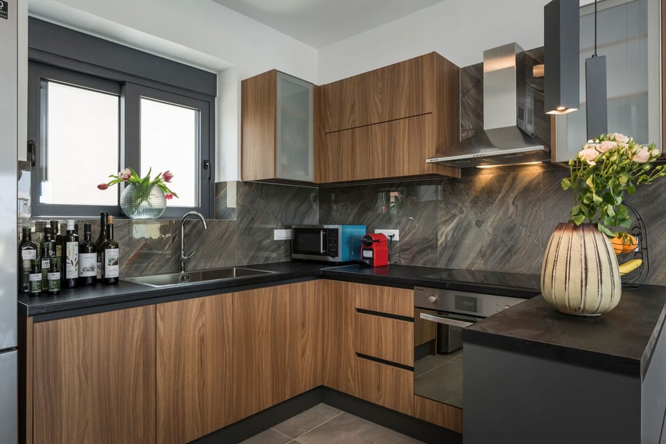 Fully equipped kitchen.