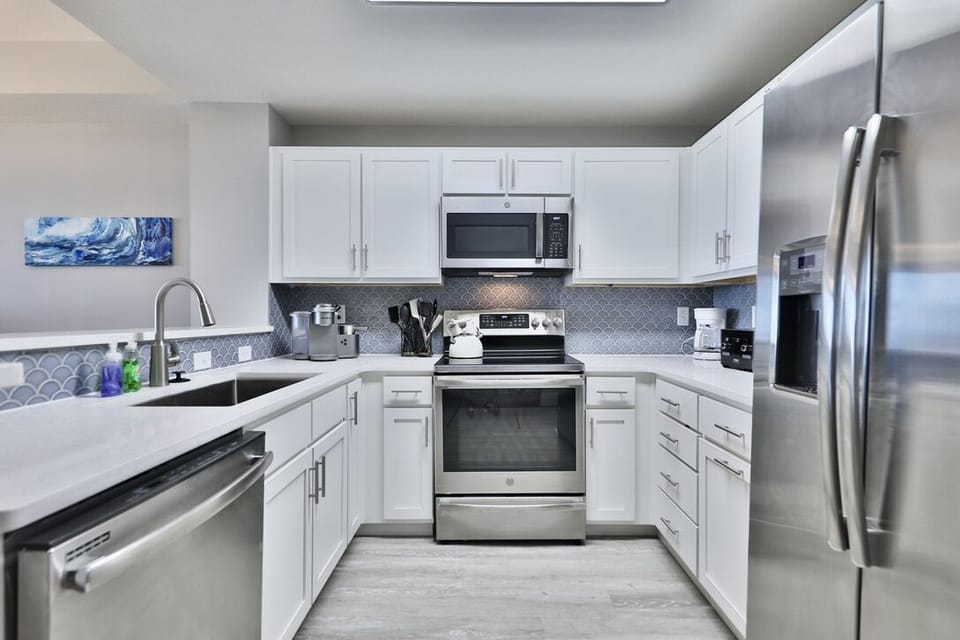 Fully stocked kitchen!